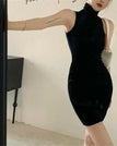 Sleeveless Black / M
